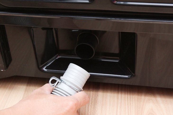 Vị trí của ống thoát nước tùy vào hãng sản xuất