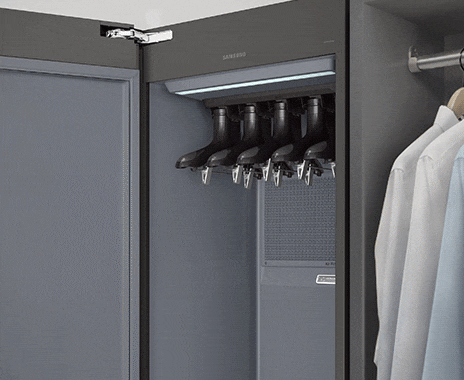 The Glass Touch Control of the AirDresser door has no control knob, so it’s easy to clean.